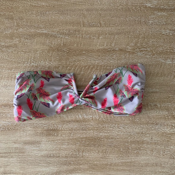 ACACIA Ohia Crochet Back V-Wire Bandeau Top, M - Picture 1 of 4